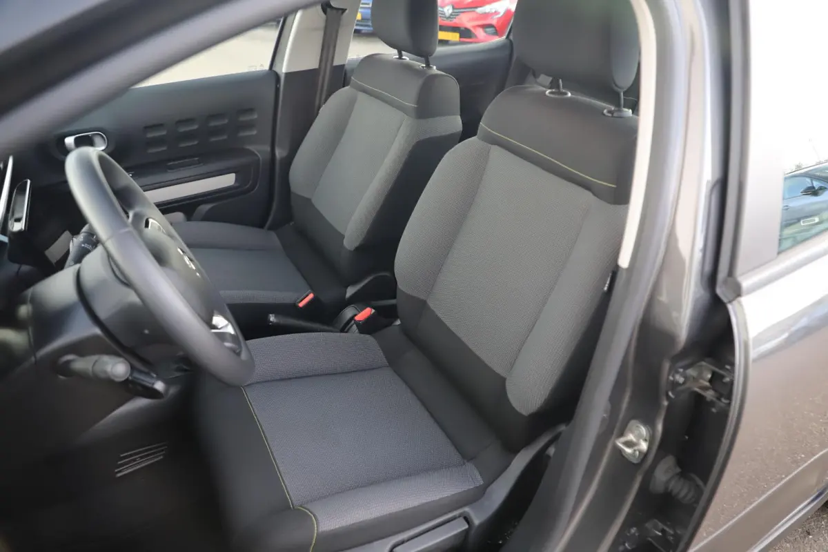 1.2 PureTech Feel Navigatie Carplay Android Climate Cruise Control Rijstrooksensor Parkeersensor All-season banden!