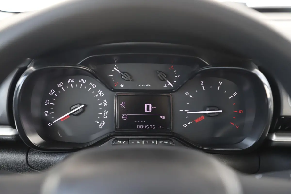 1.2 PureTech Feel Navigatie Carplay Android Climate Cruise Control Rijstrooksensor Parkeersensor All-season banden!