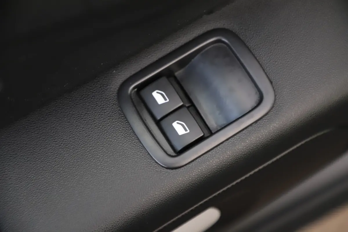1.2 PureTech Feel Navigatie Carplay Android Climate Cruise Control Rijstrooksensor Parkeersensor All-season banden!