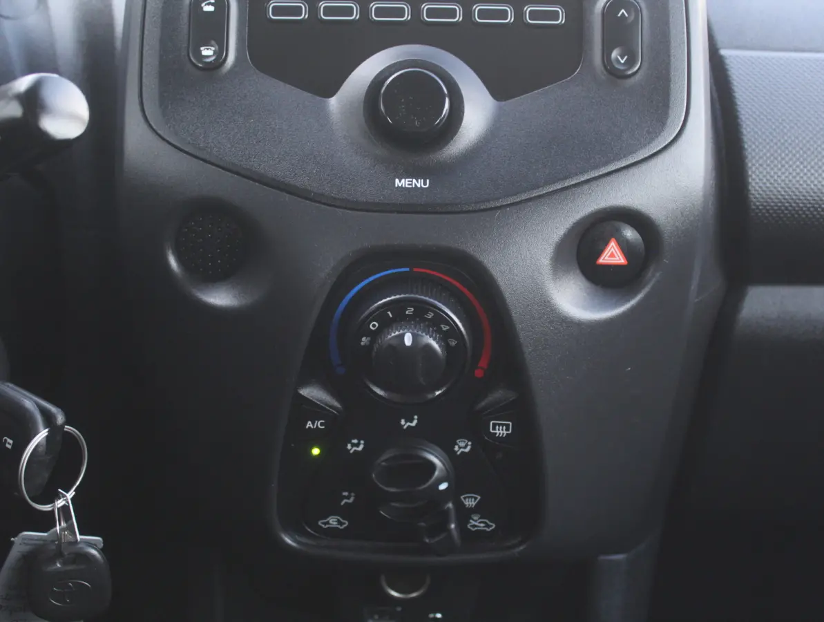 1.0 VVT-i x-fun AIRCO | LED | BLUETOOTH | ELRM | STB | ISOFIX