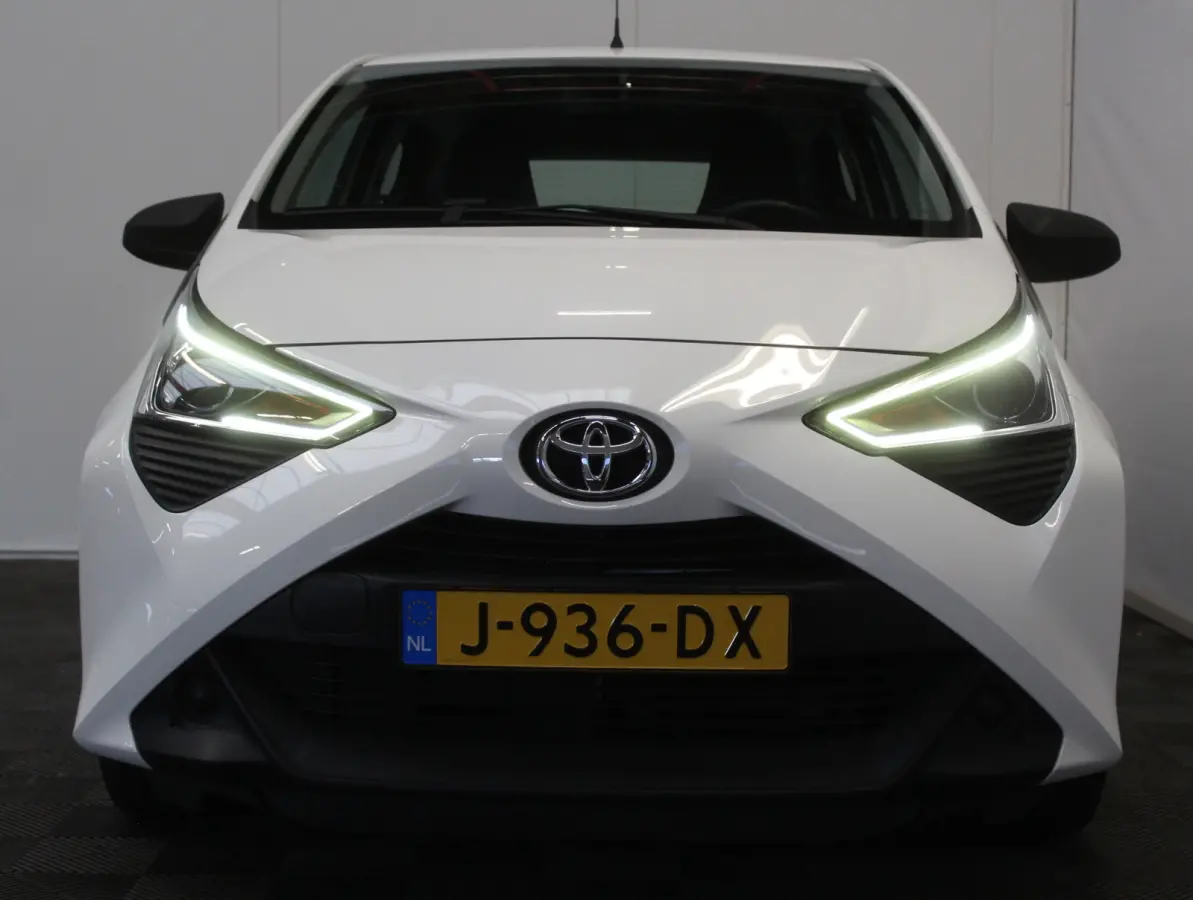 1.0 VVT-i x-fun AIRCO | LED | BLUETOOTH | ELRM | STB | ISOFIX