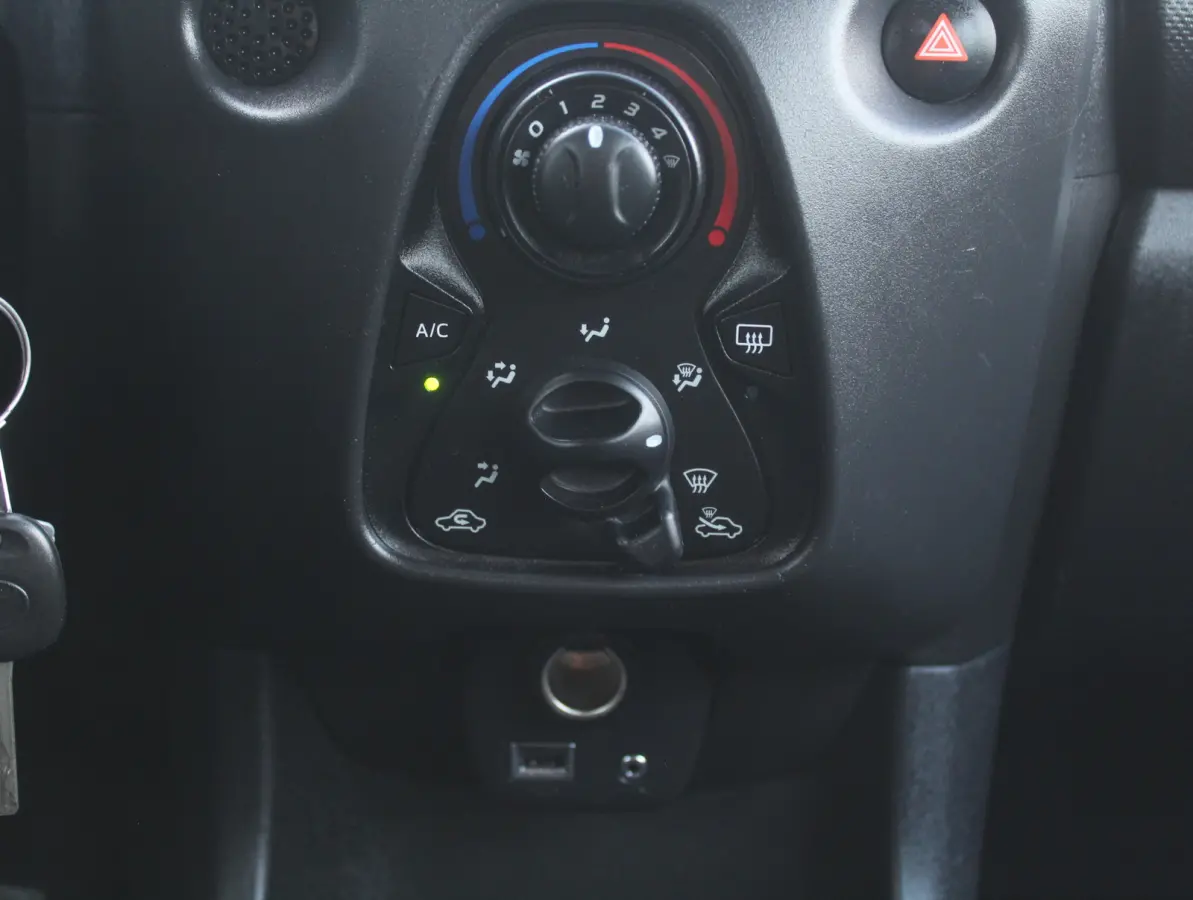 1.0 VVT-i x-fun AIRCO | LED | BLUETOOTH | ELRM | STB | ISOFIX