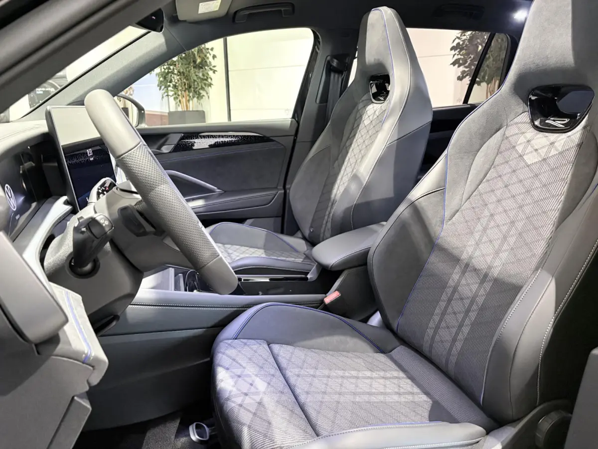 R-Line Edition 1.5 eHybrid 150 k