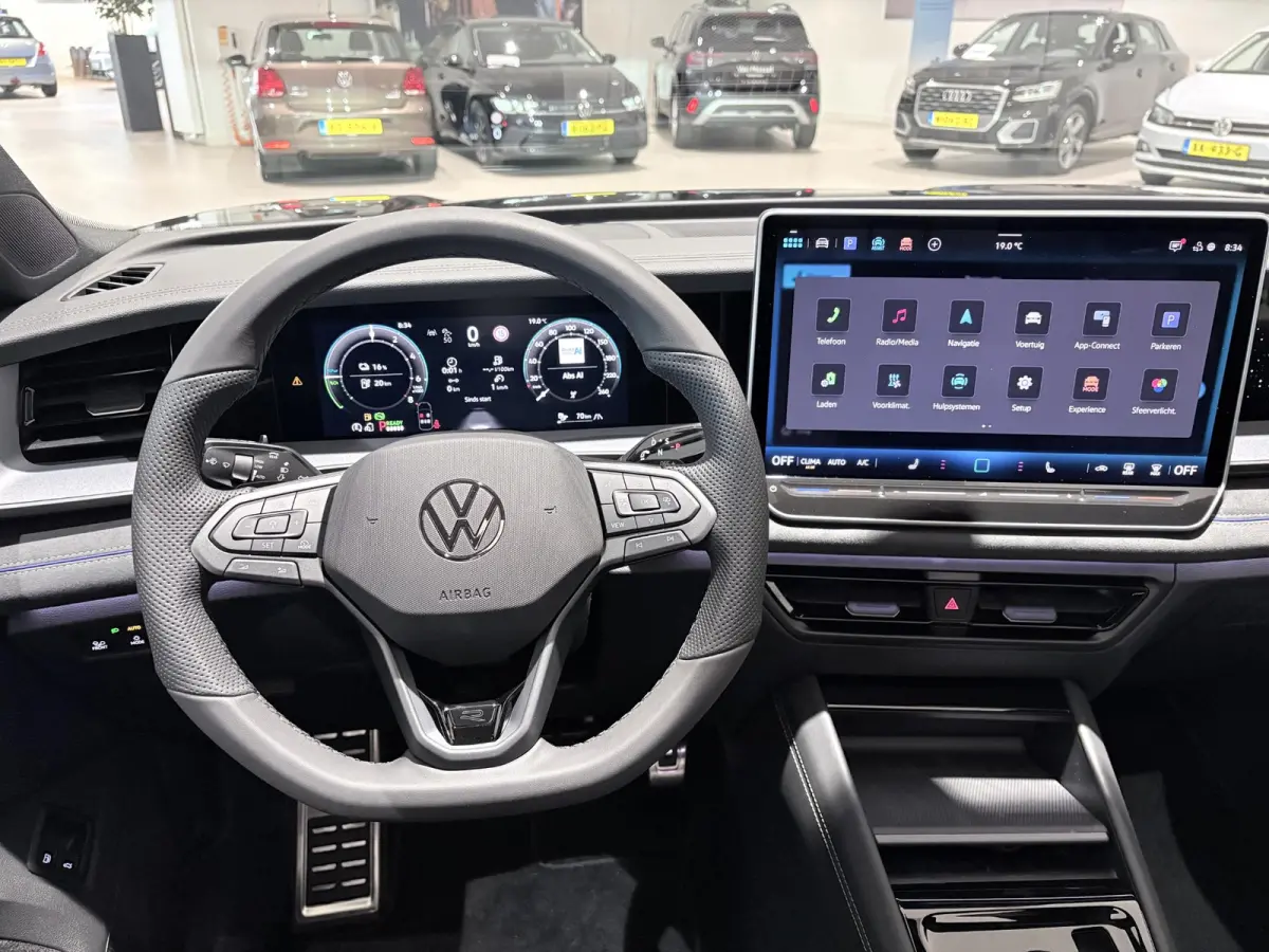 R-Line Edition 1.5 eHybrid 150 k