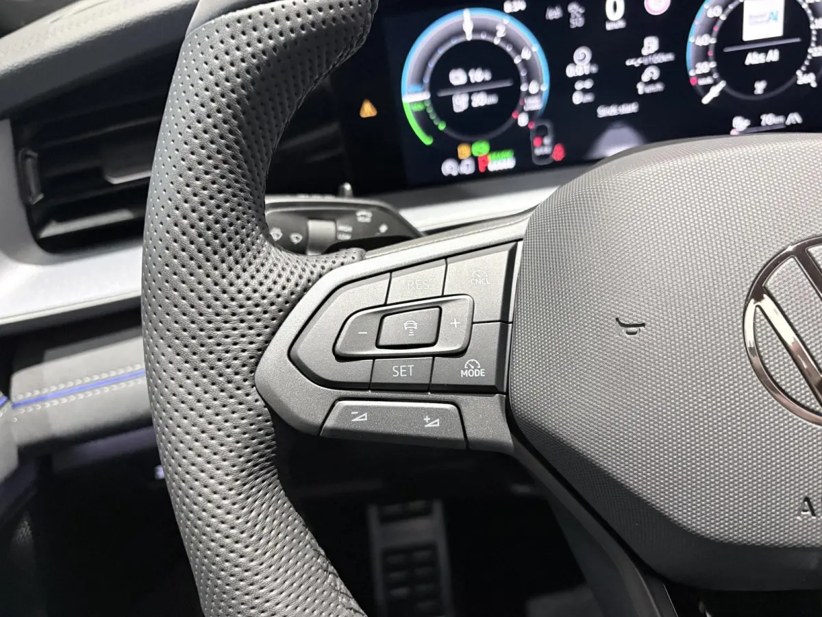 R-Line Edition 1.5 eHybrid 150 k