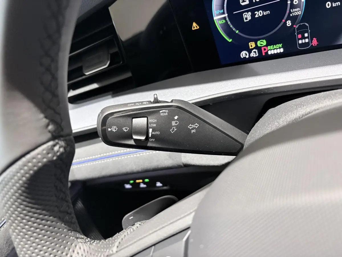 R-Line Edition 1.5 eHybrid 150 k