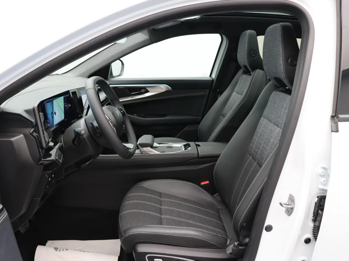 Mild hybrid 160pk X-Tronic techno | 1800kg Geremd | Panoramisch dak | Elek. bedienbare stoelen | Voorruitverwarming | Stoel- en stuurwielverwarming |