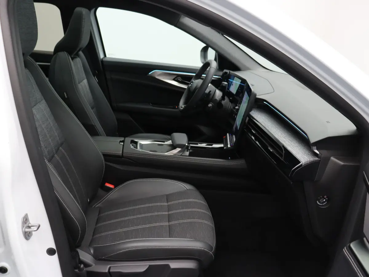 Mild hybrid 160pk X-Tronic techno | 1800kg Geremd | Panoramisch dak | Elek. bedienbare stoelen | Voorruitverwarming | Stoel- en stuurwielverwarming |