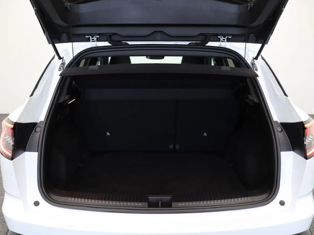 Mild hybrid 160pk X-Tronic techno | 1800kg Geremd | Panoramisch dak | Elek. bedienbare stoelen | Voorruitverwarming | Stoel- en stuurwielverwarming |