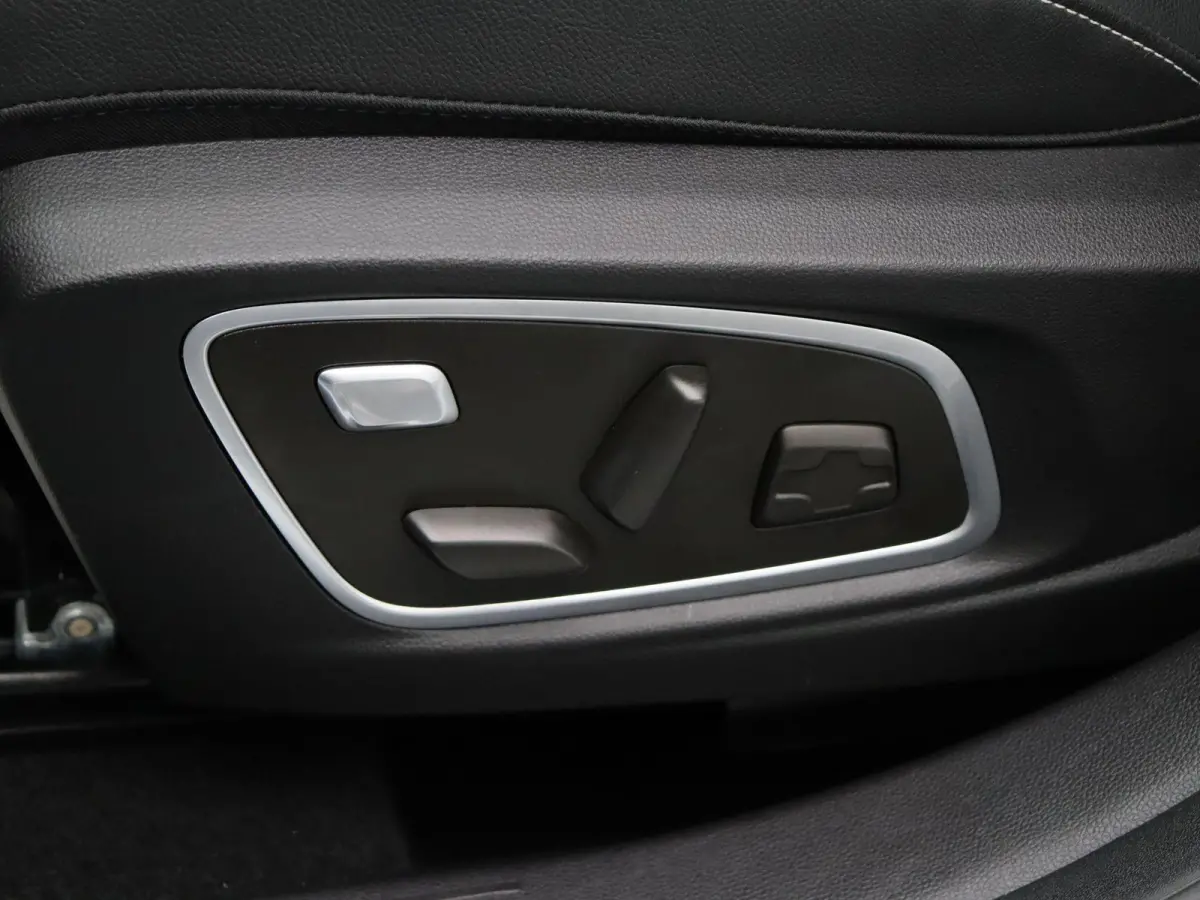 Mild hybrid 160pk X-Tronic techno | 1800kg Geremd | Panoramisch dak | Elek. bedienbare stoelen | Voorruitverwarming | Stoel- en stuurwielverwarming |