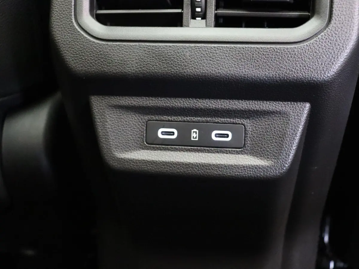 Mild hybrid 160pk X-Tronic techno | 1800kg Geremd | Panoramisch dak | Elek. bedienbare stoelen | Voorruitverwarming | Stoel- en stuurwielverwarming |