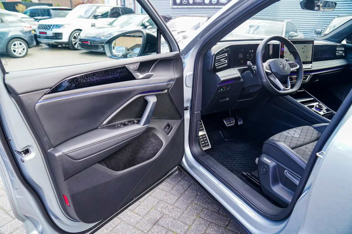 1.5 eTSI R-Line Edition | 360 camera | Massage | Stuurwiel Verwarming | IQ Light | NIEUW