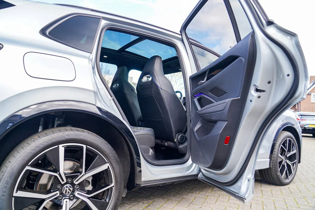 1.5 eTSI R-Line Edition | 360 camera | Massage | Stuurwiel Verwarming | IQ Light | NIEUW