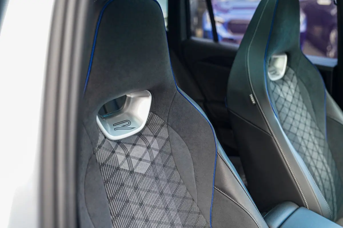 1.5 eTSI R-Line Edition | 360 camera | Massage | Stuurwiel Verwarming | IQ Light | NIEUW