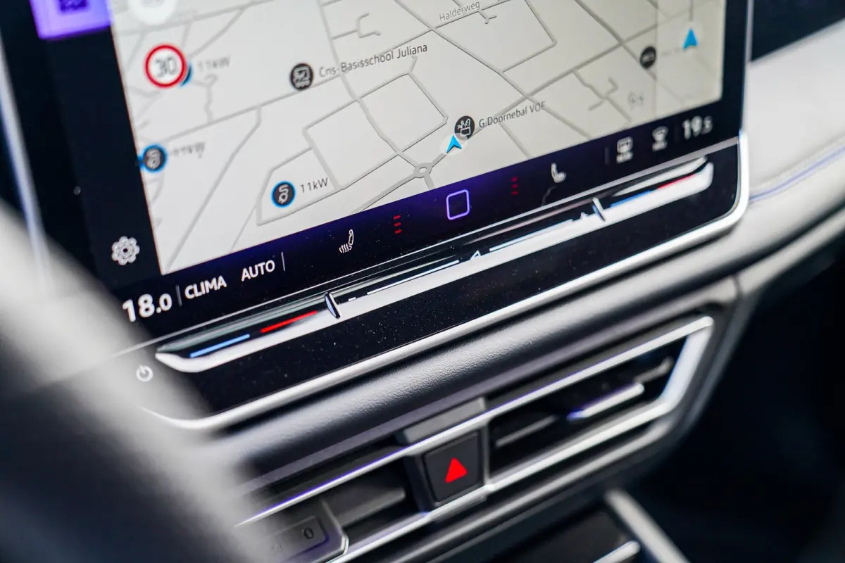 1.5 eTSI R-Line Edition | 360 camera | Massage | Stuurwiel Verwarming | IQ Light | NIEUW