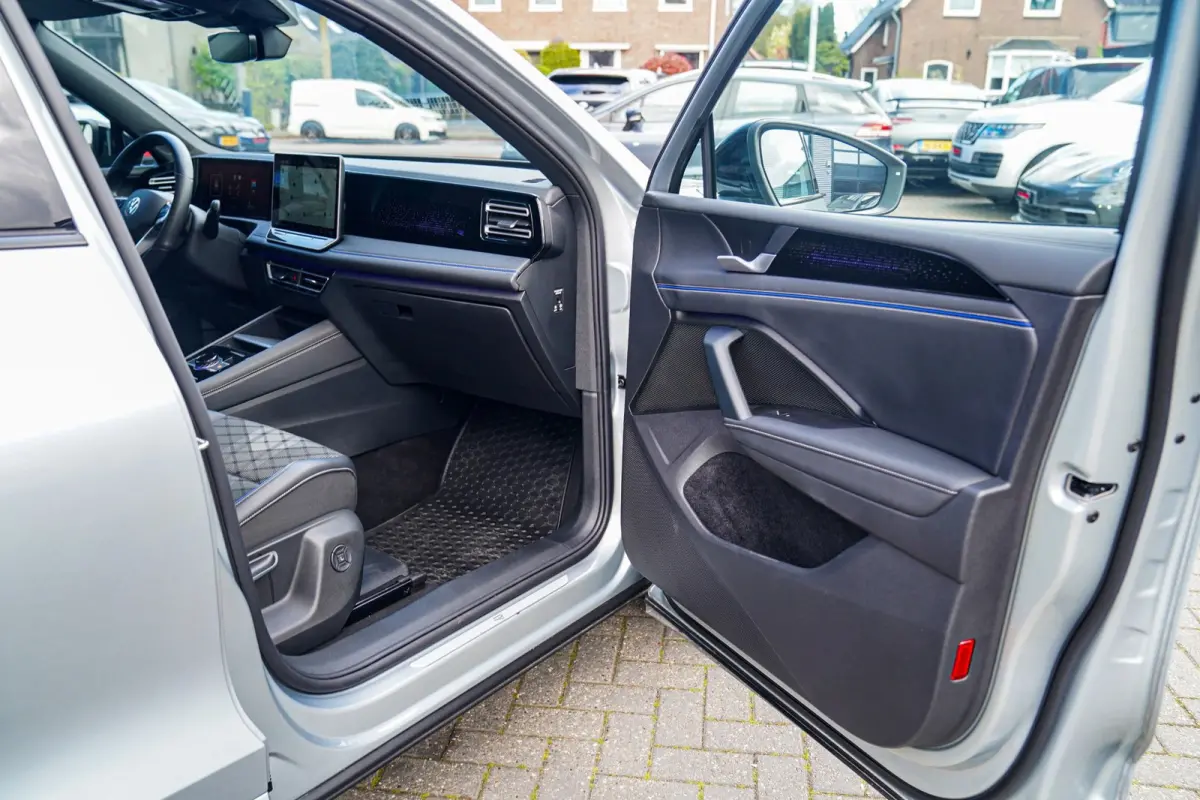 1.5 eTSI R-Line Edition | 360 camera | Massage | Stuurwiel Verwarming | IQ Light | NIEUW
