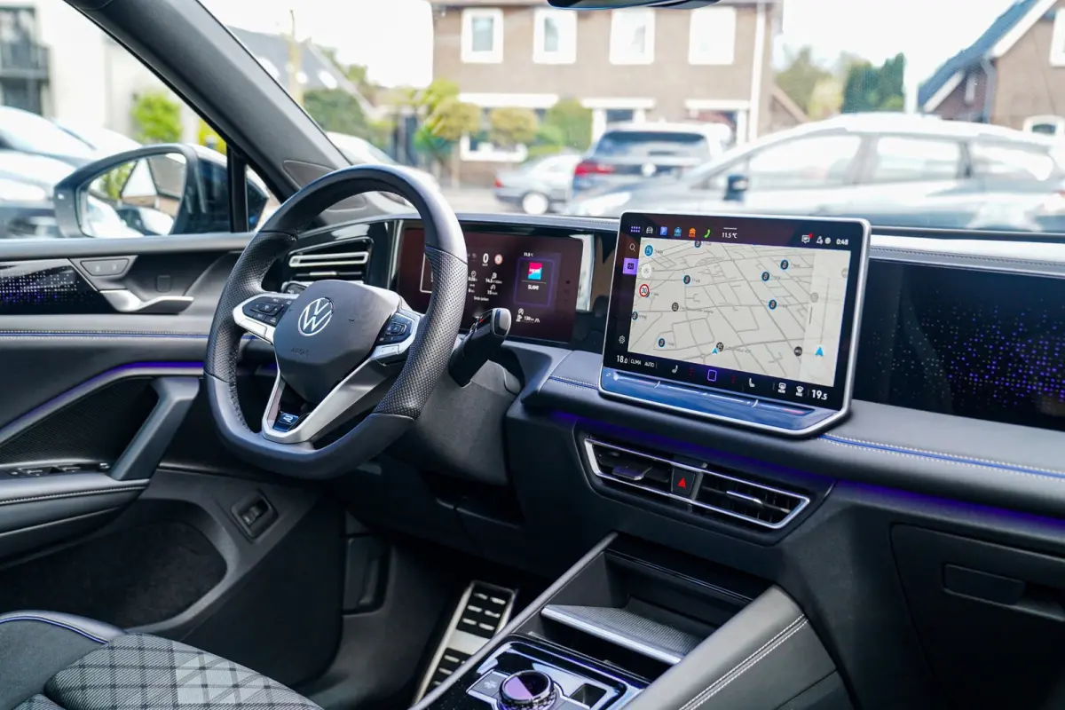 1.5 eTSI R-Line Edition | 360 camera | Massage | Stuurwiel Verwarming | IQ Light | NIEUW