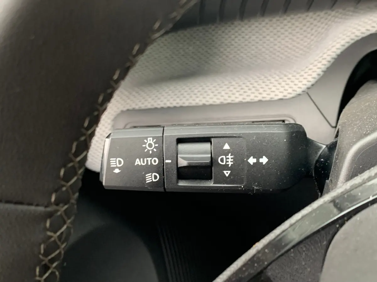 1.2 Turbo 100pk Plus | Achterbank in delen neerklapbaar | Achterspoiler | Airco