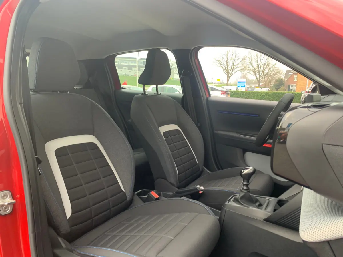 1.2 Turbo 100pk Plus | Achterbank in delen neerklapbaar | Achterspoiler | Airco