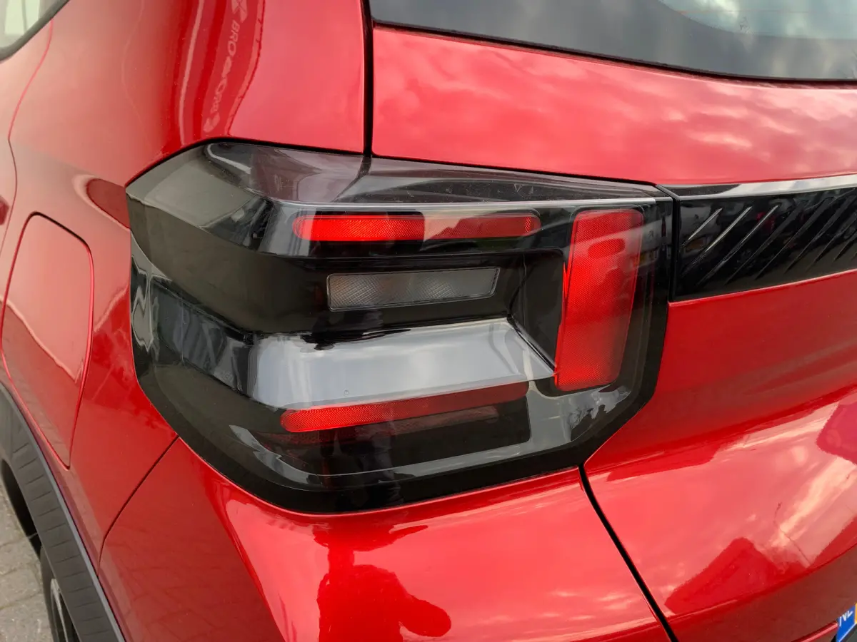 1.2 Turbo 100pk Plus | Achterbank in delen neerklapbaar | Achterspoiler | Airco