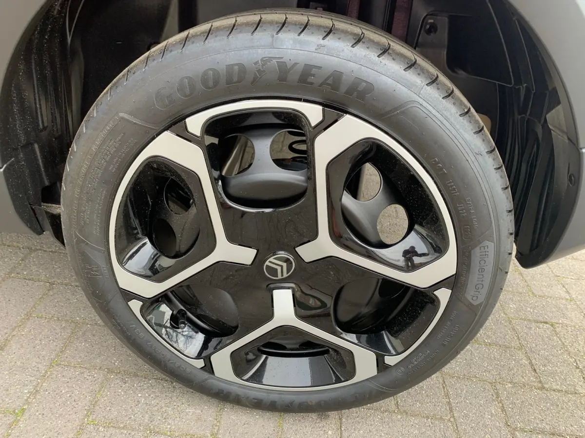 1.2 Turbo 100pk Plus | Achterbank in delen neerklapbaar | Achterspoiler | Airco