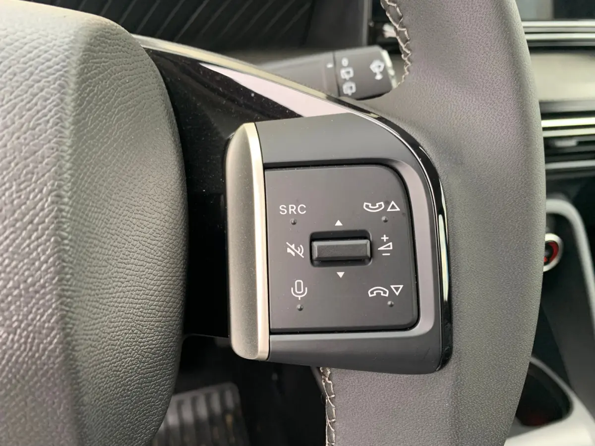 1.2 Turbo 100pk Plus | Achterbank in delen neerklapbaar | Achterspoiler | Airco