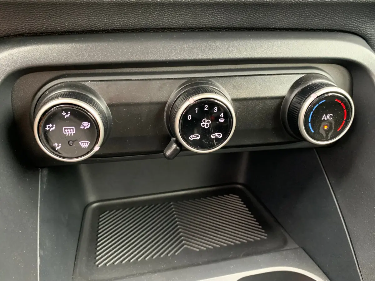 1.2 Turbo 100pk Plus | Achterbank in delen neerklapbaar | Achterspoiler | Airco