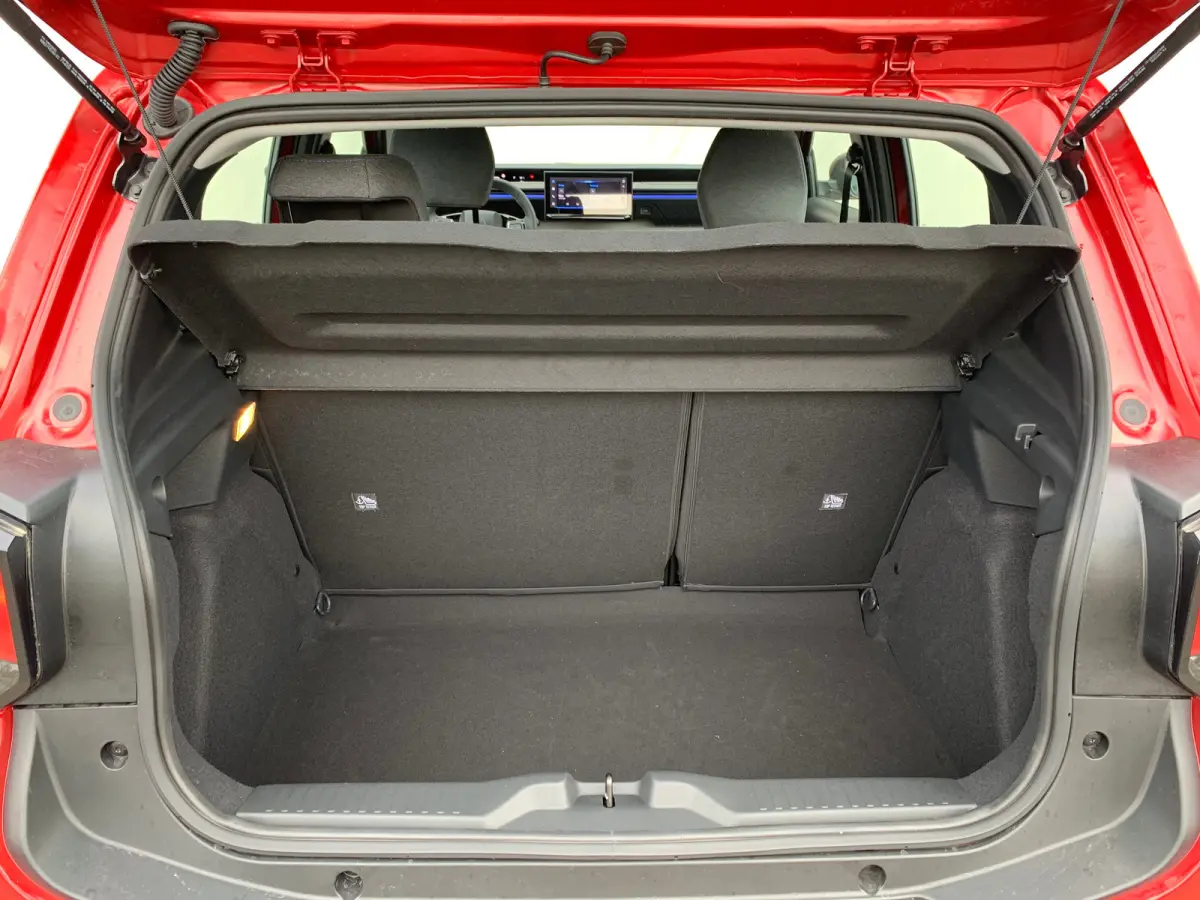 1.2 Turbo 100pk Plus | Achterbank in delen neerklapbaar | Achterspoiler | Airco