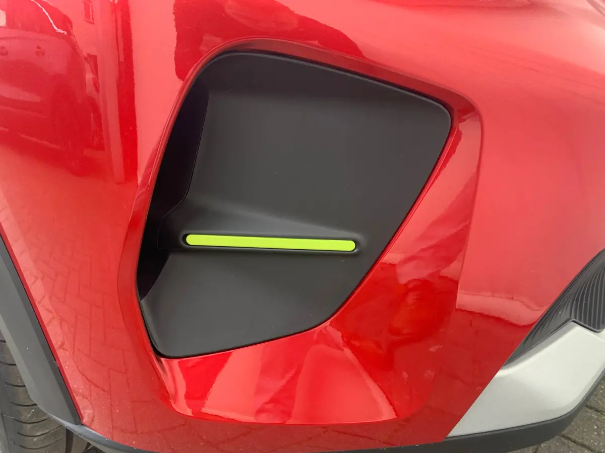 1.2 Turbo 100pk Plus | Achterbank in delen neerklapbaar | Achterspoiler | Airco