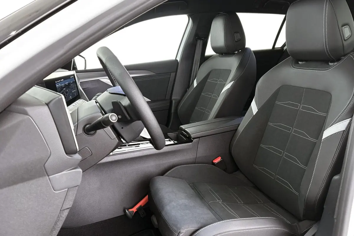 1.6 Turbo Plug In Hybrid GS / Megavoordeel / Direct leverbaar