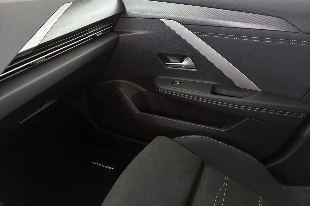 1.6 Turbo Plug In Hybrid GS / Megavoordeel / Direct leverbaar