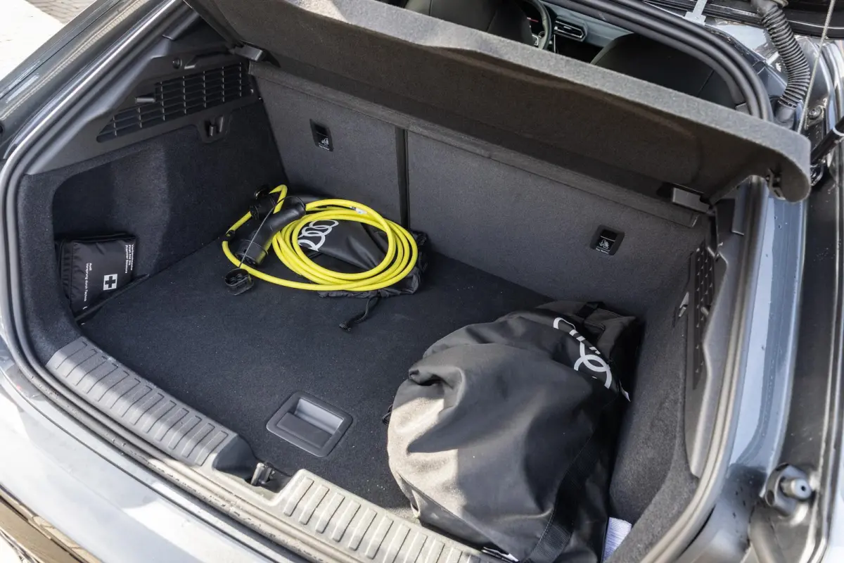 40 TFSIe 204pk PHEV S Edition | 19" Velgen | Trekhaak Afneembaar | SONOS Audio