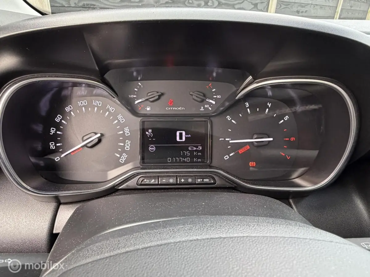 1.2 110 PK FM nav / Cruise / LM / Privacy glass / 17.740 KM!!!