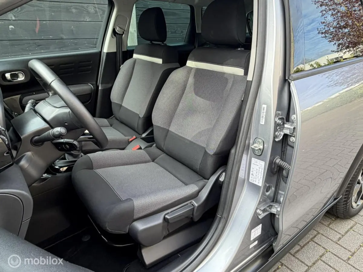 1.2 110 PK FM nav / Cruise / LM / Privacy glass / 17.740 KM!!!