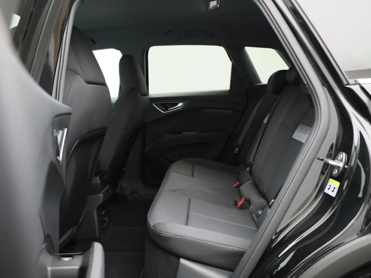 45 Edition 82 kWh l Climate control l Navigatie l Parkeersensoren l Apple Carplay / Android Auto l Privacy glas l Stoelverwarming l Ledkoplampen l Audi virtual cockpit l Audi sound system