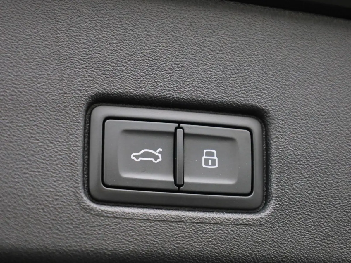 45 Edition 82 kWh l Climate control l Navigatie l Parkeersensoren l Apple Carplay / Android Auto l Privacy glas l Stoelverwarming l Ledkoplampen l Audi virtual cockpit l Audi sound system