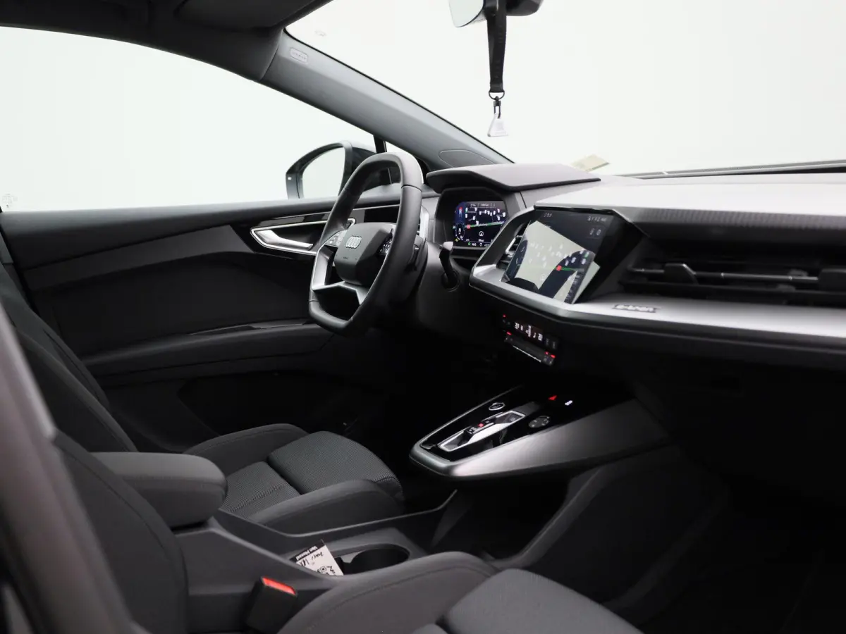 45 Edition 82 kWh l Climate control l Navigatie l Parkeersensoren l Apple Carplay / Android Auto l Privacy glas l Stoelverwarming l Ledkoplampen l Audi virtual cockpit l Audi sound system