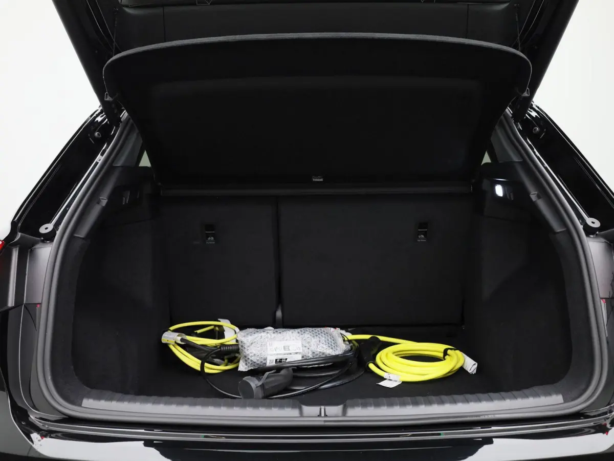 45 Edition 82 kWh l Climate control l Navigatie l Parkeersensoren l Apple Carplay / Android Auto l Privacy glas l Stoelverwarming l Ledkoplampen l Audi virtual cockpit l Audi sound system