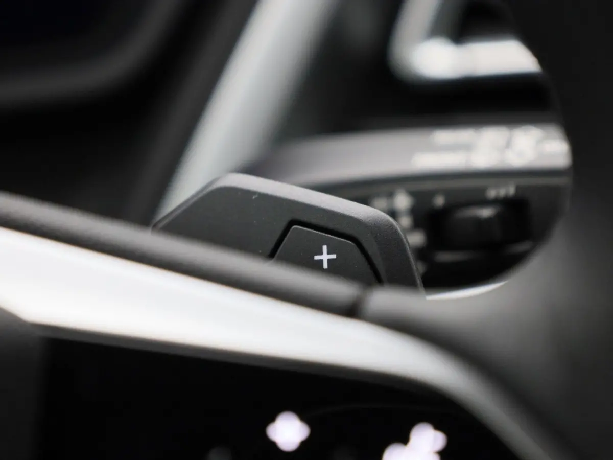 45 Edition 82 kWh l Climate control l Navigatie l Parkeersensoren l Apple Carplay / Android Auto l Privacy glas l Stoelverwarming l Ledkoplampen l Audi virtual cockpit l Audi sound system