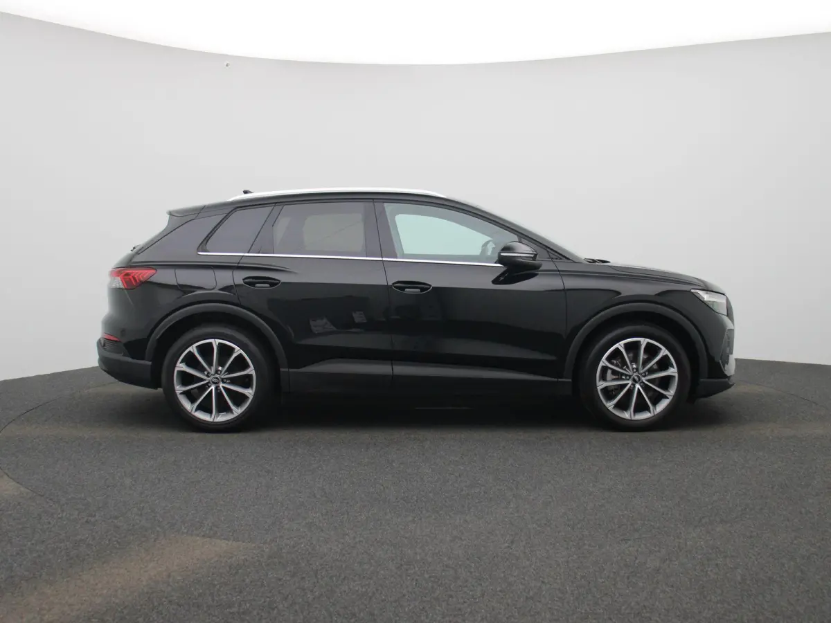 45 Edition 82 kWh l Climate control l Navigatie l Parkeersensoren l Apple Carplay / Android Auto l Privacy glas l Stoelverwarming l Ledkoplampen l Audi virtual cockpit l Audi sound system