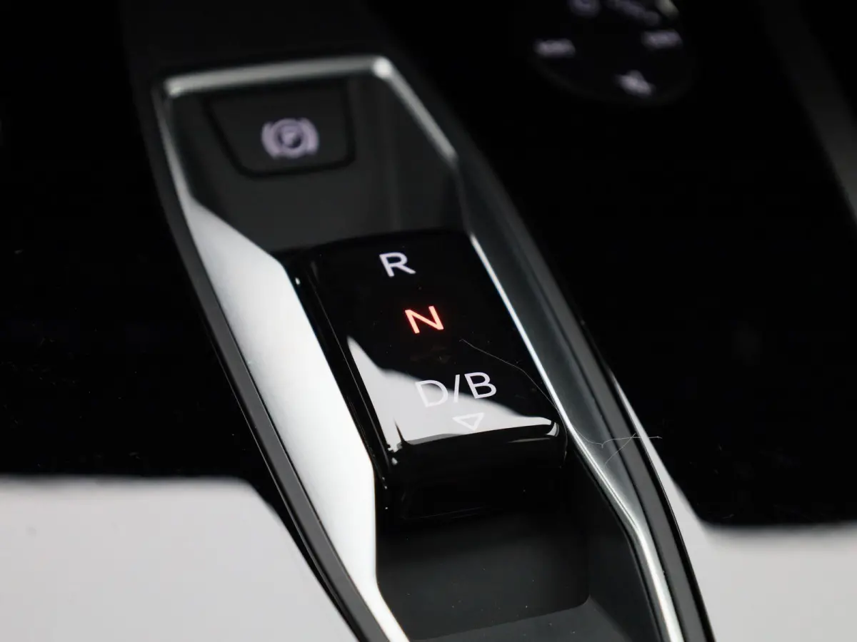 45 Edition 82 kWh l Climate control l Navigatie l Parkeersensoren l Apple Carplay / Android Auto l Privacy glas l Stoelverwarming l Ledkoplampen l Audi virtual cockpit l Audi sound system