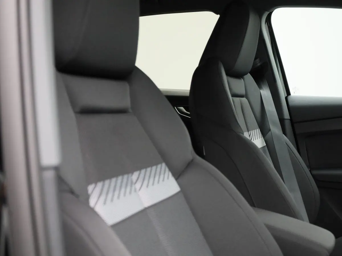 45 Edition 82 kWh l Climate control l Navigatie l Parkeersensoren l Apple Carplay / Android Auto l Privacy glas l Stoelverwarming l Ledkoplampen l Audi virtual cockpit l Audi sound system