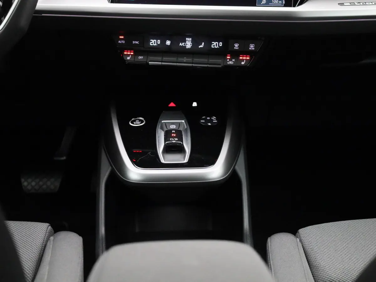 45 Edition 82 kWh l Climate control l Navigatie l Parkeersensoren l Apple Carplay / Android Auto l Privacy glas l Stoelverwarming l Ledkoplampen l Audi virtual cockpit l Audi sound system
