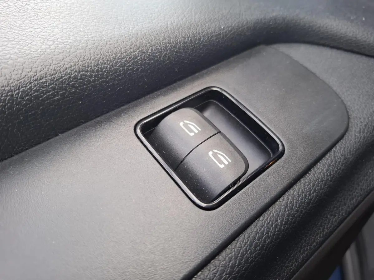 311 2.2 CDI L2H2 AIRCO / CAMERA / 3 ZITS / DEALER ONDERHOUDEN / NAVI