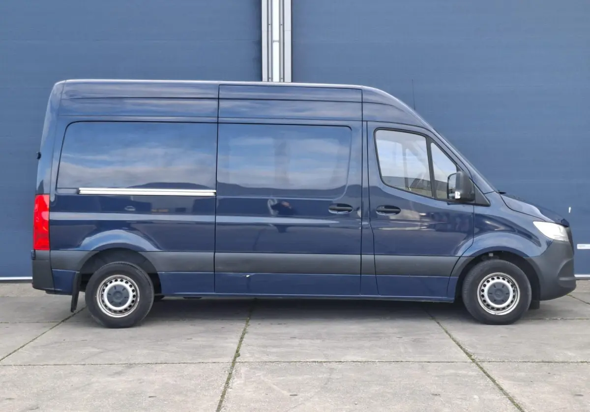 311 2.2 CDI L2H2 AIRCO / CAMERA / 3 ZITS / DEALER ONDERHOUDEN / NAVI