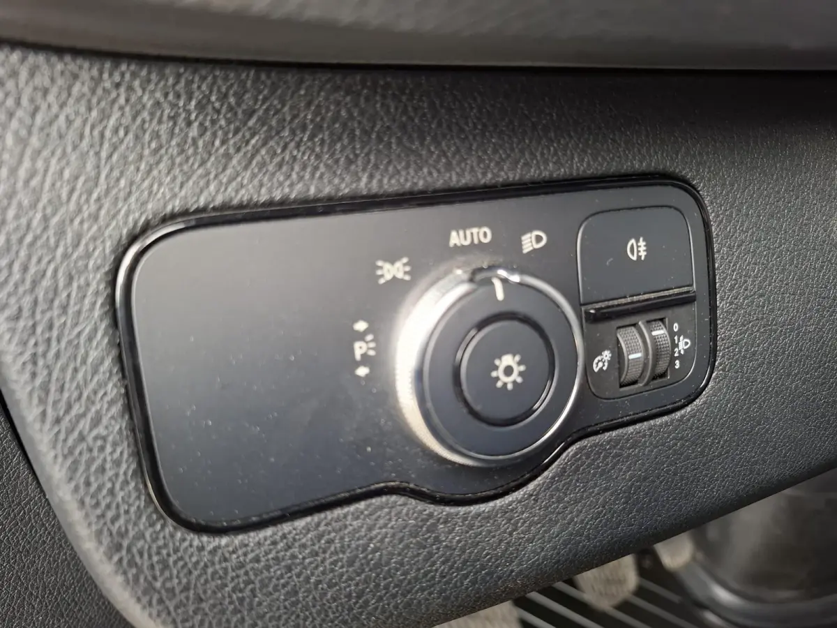 311 2.2 CDI L2H2 AIRCO / CAMERA / 3 ZITS / DEALER ONDERHOUDEN / NAVI
