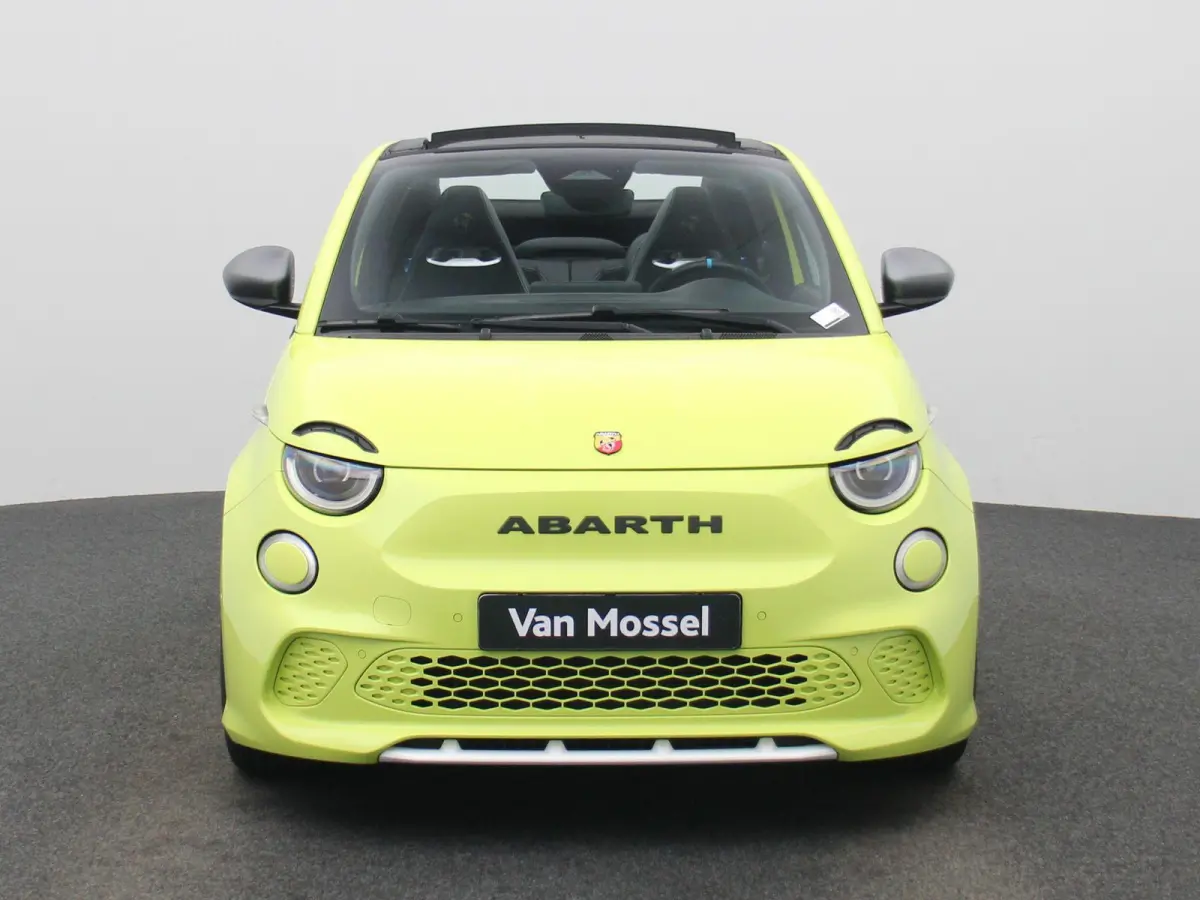 Fiat Abarth Scorpionissima 42 kWh | Navigatiesysteem | Parkeersensoren voor + achter | Camera | Stoelverwarming | Lichtmetalen velgen 18" |