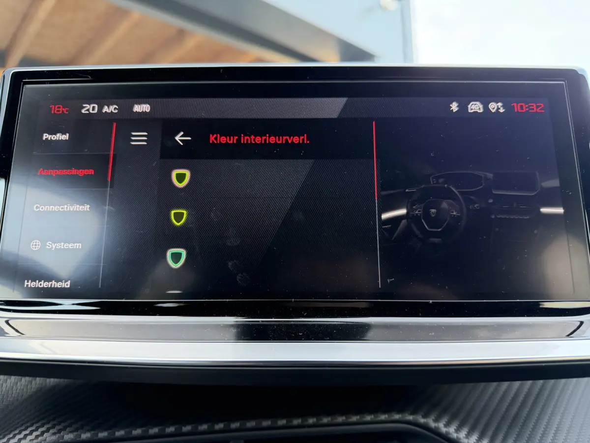 100pk GT (Camera - Keyless Entry - Parkeersensoren V+A - LED - Navigatie - Automatische Airco - Draadloos laden - Apple Carplay - 3D Cockpit)