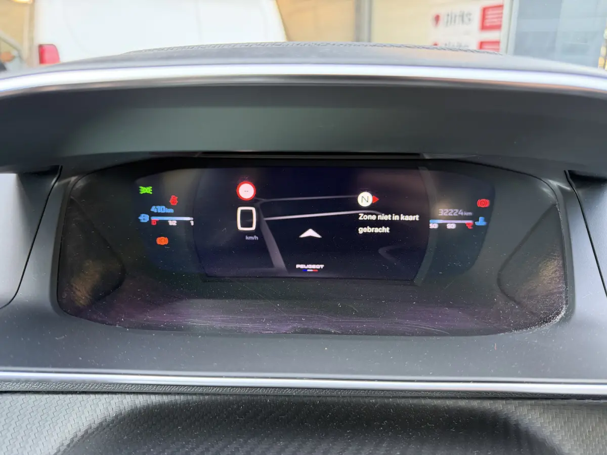 100pk GT (Camera - Keyless Entry - Parkeersensoren V+A - LED - Navigatie - Automatische Airco - Draadloos laden - Apple Carplay - 3D Cockpit)