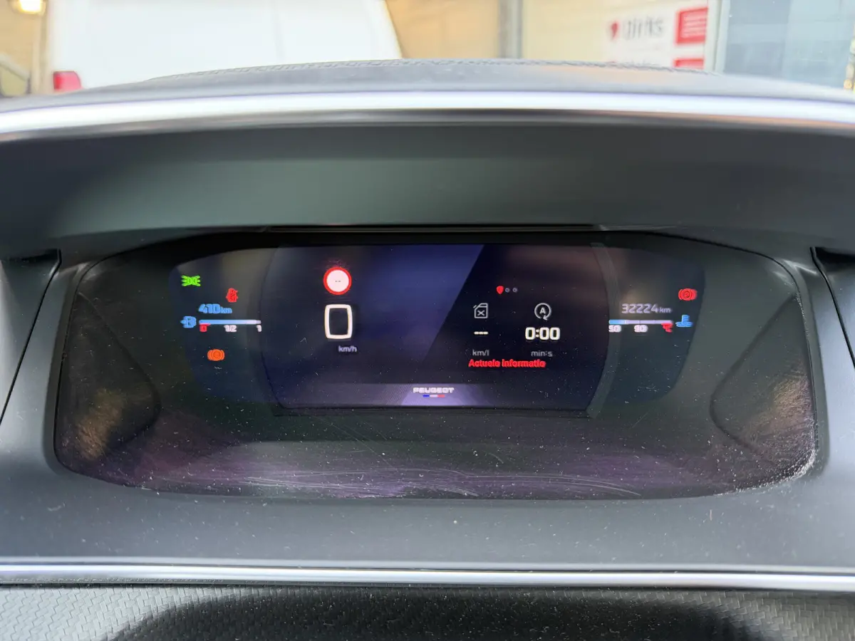 100pk GT (Camera - Keyless Entry - Parkeersensoren V+A - LED - Navigatie - Automatische Airco - Draadloos laden - Apple Carplay - 3D Cockpit)